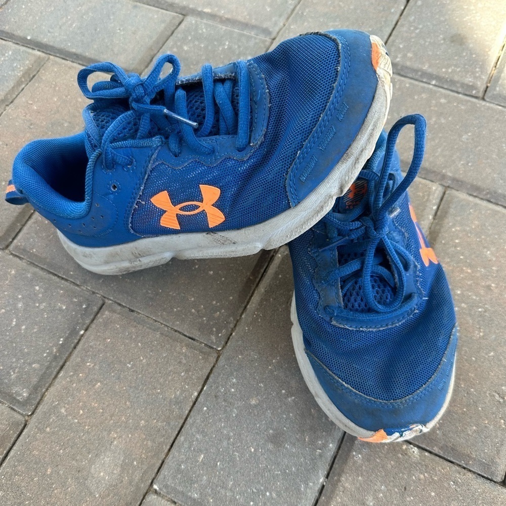 Under Armour Kids Blue and Orange Shoes boys size 5 play shoes